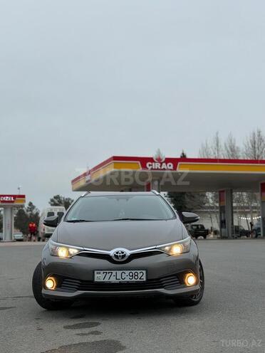 Toyota Auris 2016, 305,000 km - 1.6 l - Şirvan