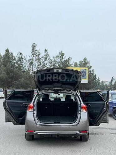 Toyota Auris 2016, 305,000 km - 1.6 l - Şirvan