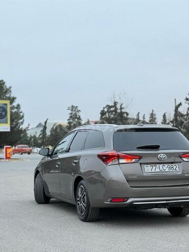 Toyota Auris 2016, 305,000 km - 1.6 l - Şirvan