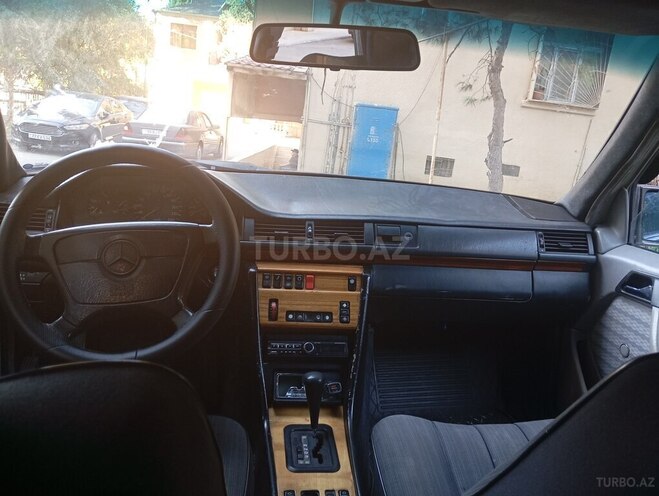 Mercedes E 200 1993, 500,000 km - 2.0 л - Babək