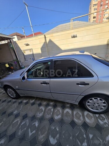 Mercedes C 240 2000, 320,000 km - 2.4 л - Sumqayıt
