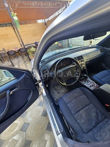 Mercedes C 240 2000, 320,000 km - 2.4 л - Sumqayıt