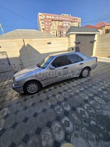 Mercedes C 240 2000, 320,000 km - 2.4 л - Sumqayıt