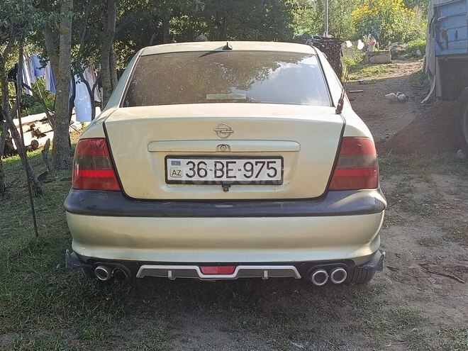 Opel Vectra 1996, 196,000 km - 2.0 l - Gədəbəy