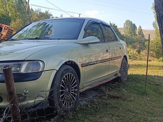 Opel Vectra 1996, 196,000 km - 2.0 l - Gədəbəy