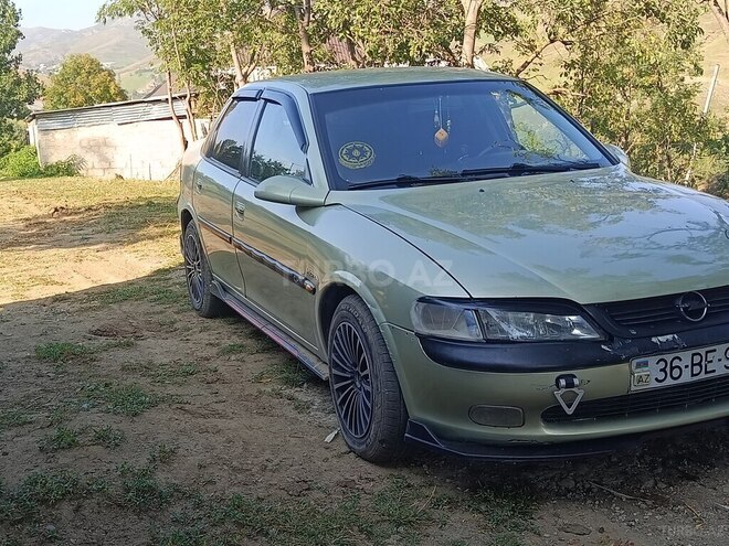 Opel Vectra 1996, 196,000 km - 2.0 l - Gədəbəy
