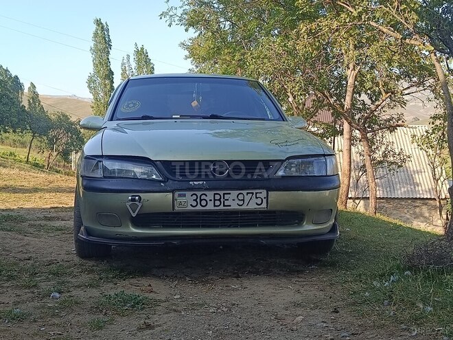 Opel Vectra 1996, 196,000 km - 2.0 l - Gədəbəy