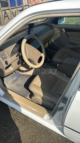 Mercedes C 230 1997, 300,000 km - 2.3 l - Quba