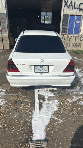 Mercedes C 230 1997, 300,000 km - 2.3 l - Quba