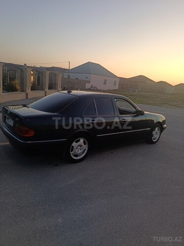 Mercedes E 200 1999, 323,830 km - 2.2 l - Bakı