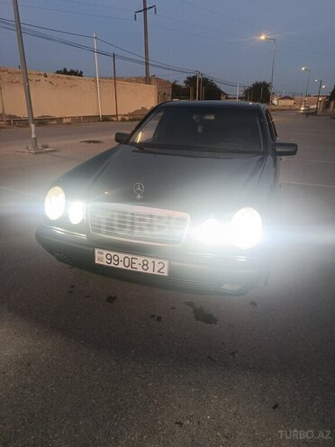 Mercedes E 200 1999, 323,830 km - 2.2 l - Bakı