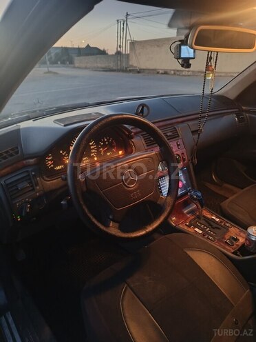 Mercedes E 200 1999, 323,830 km - 2.2 l - Bakı