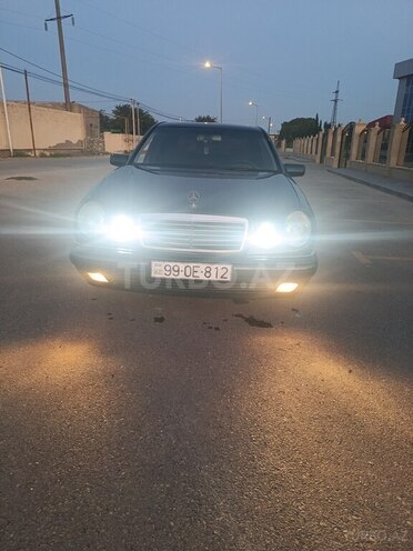 Mercedes E 200 1999, 323,830 km - 2.2 l - Bakı