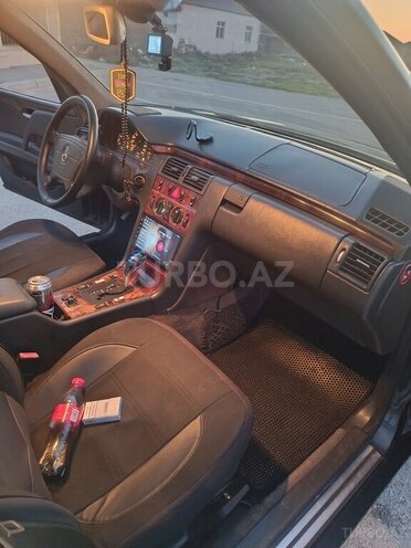 Mercedes E 200 1999, 323,830 km - 2.2 l - Bakı