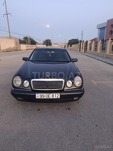 Mercedes E 200 1999, 323,830 km - 2.2 l - Bakı