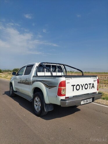 Toyota Hilux 2005, 136,000 km - 2.5 l - Naxçıvan