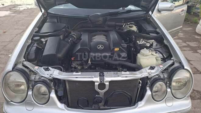 Mercedes E 240 1999, 300,000 km - 2.4 l - Salyan