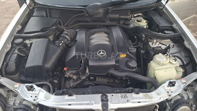 Mercedes E 240 1999, 300,000 km - 2.4 l - Salyan