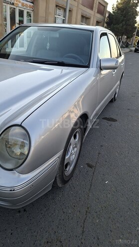 Mercedes E 240 1999, 300,000 km - 2.4 l - Salyan