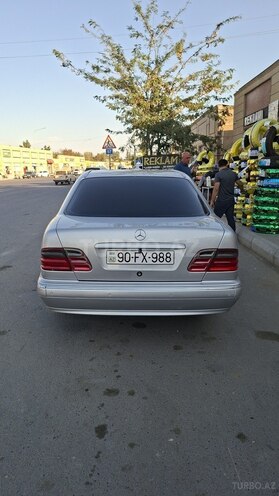 Mercedes E 240 1999, 300,000 km - 2.4 l - Salyan
