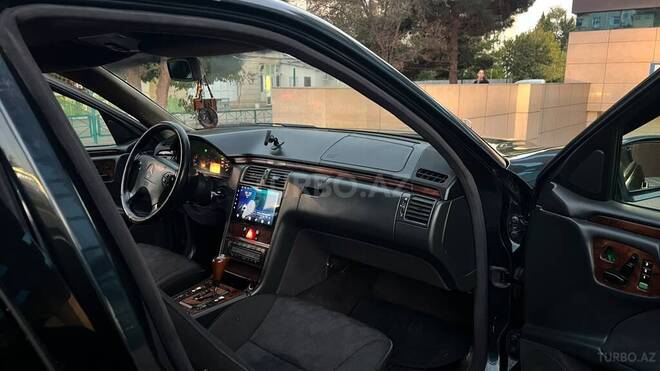 Mercedes E 240 2001, 285,000 km - 2.4 l - Sumqayıt