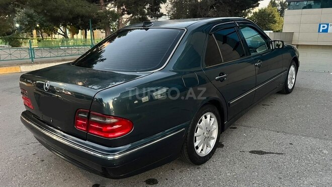 Mercedes E 240 2001, 285,000 km - 2.4 l - Sumqayıt
