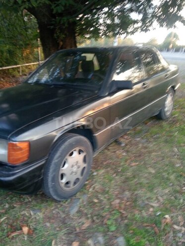 Mercedes 190 1992, 500,000 km - 1.8 л - Qəbələ