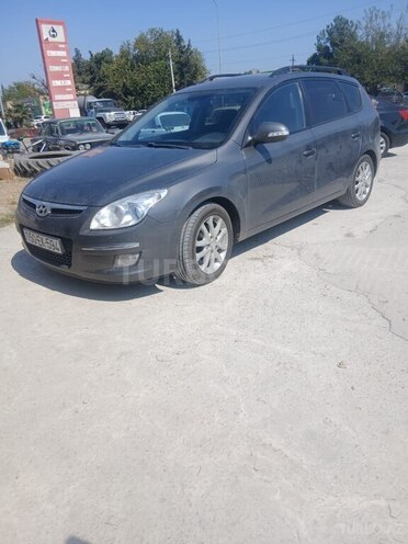 Hyundai i30 2008, 380,000 km - 1.6 л - Salyan