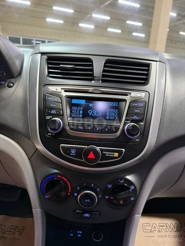 Hyundai Accent 2015, 241,402 km - 1.6 l - Sumqayıt