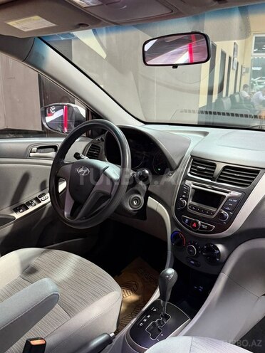 Hyundai Accent 2015, 241,402 km - 1.6 l - Sumqayıt