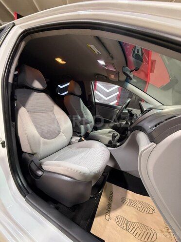 Hyundai Accent 2015, 241,402 km - 1.6 l - Sumqayıt