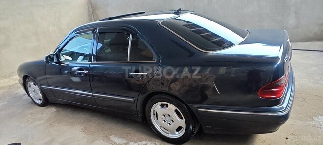 Mercedes E 220 1999, 600,000 km - 2.2 l - Qazax