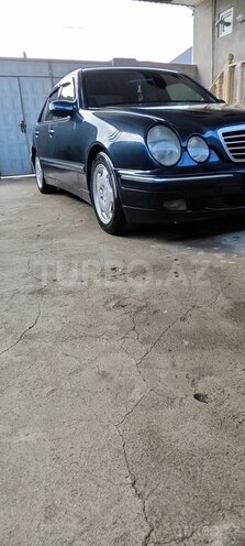 Mercedes E 220 1999, 600,000 km - 2.2 l - Qazax
