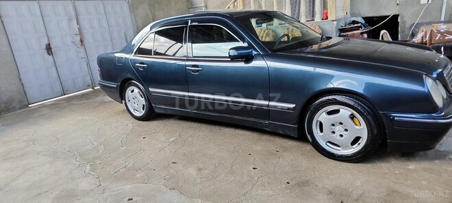 Mercedes E 220 1999, 600,000 km - 2.2 l - Qazax