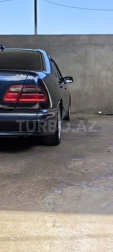 Mercedes E 220 1999, 600,000 km - 2.2 l - Qazax