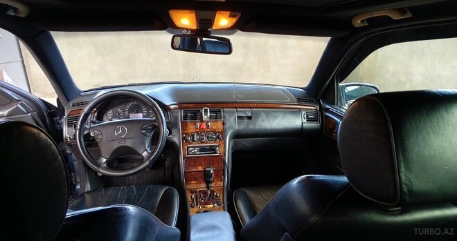 Mercedes E 220 1999, 600,000 km - 2.2 l - Qazax