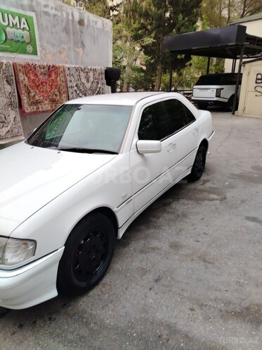 Mercedes C 240 2000, 236,000 km - 2.4 l - Bakı