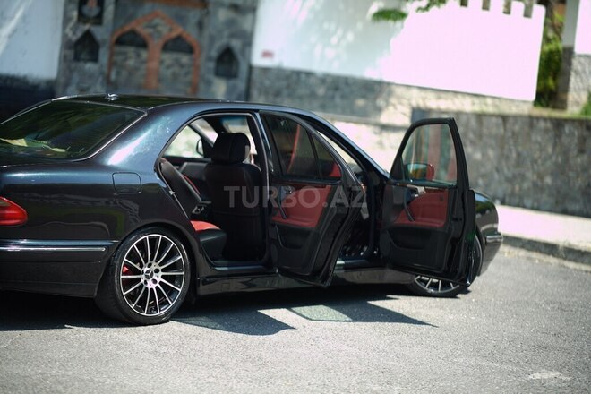 Mercedes E 320 2000, 264,000 km - 3.2 l - Şəki