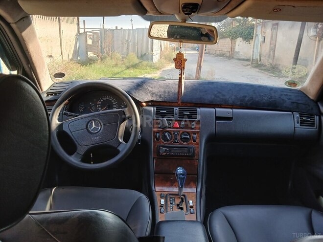 Mercedes E 240 1999, 397,000 km - 2.4 л - Bakı