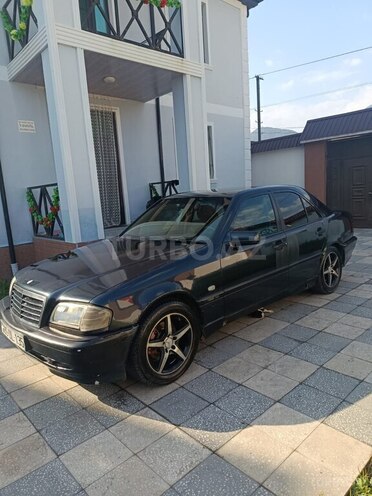 Mercedes C 200 2000, 750,518 km - 2.2 l - Qəbələ