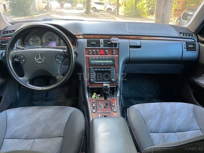 Mercedes E 270 2001, 427,980 km - 2.7 l - Bakı