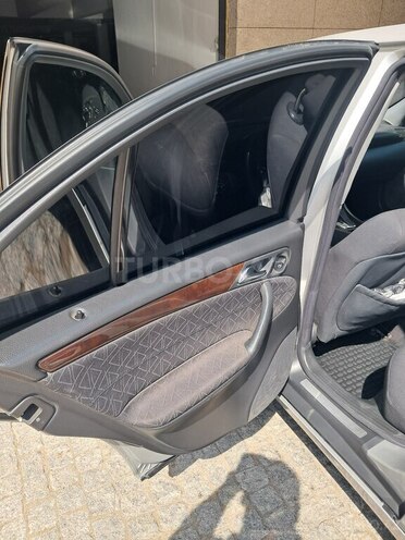 Mercedes C 220 2003, 434,000 km - 2.1 l - Bakı