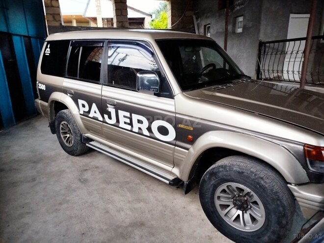 Mitsubishi Pajero 1993, 295,632 km - 2.5 l - Şəki