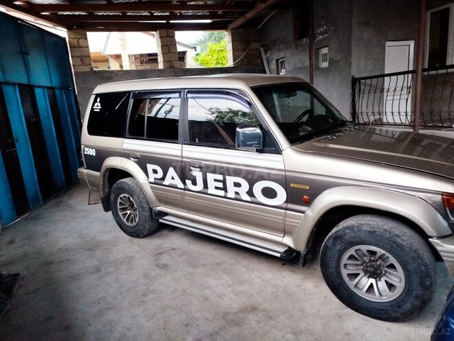 Mitsubishi Pajero 1993, 295,632 km - 2.5 l - Şəki