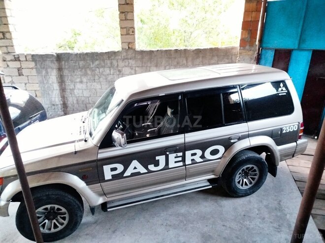 Mitsubishi Pajero 1993, 295,632 km - 2.5 l - Şəki