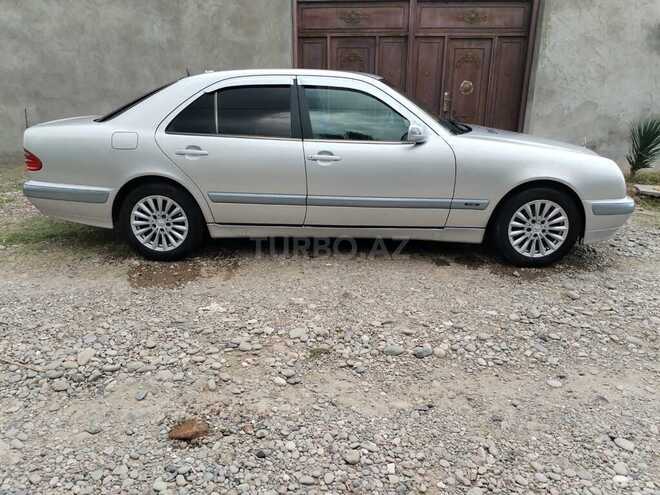 Mercedes E 220 2001, 569,738 km - 2.2 l - Qazax