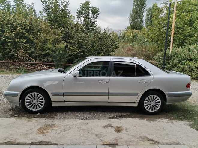 Mercedes E 220 2001, 569,738 km - 2.2 l - Qazax