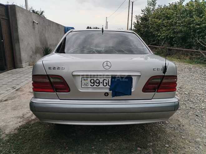 Mercedes E 220 2001, 569,738 km - 2.2 l - Qazax