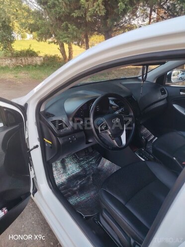 Hyundai Accent 2016, 100,000 km - 1.6 л - Astara