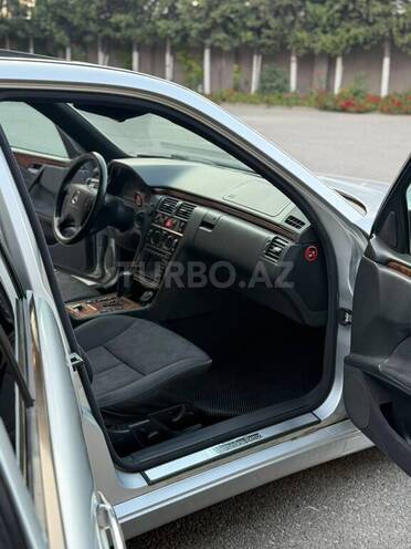 Mercedes E 240 1999, 373,000 km - 2.4 l - Bakı